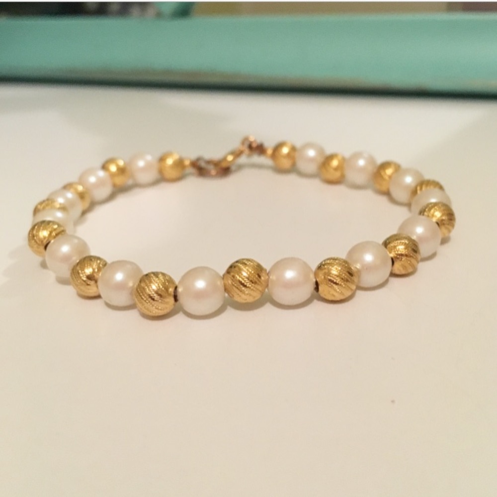 Vintage Faux Pearl and Gold Color Clasp Bracelet